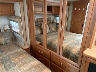 2005 Winnebago Voyage 35D  SUPER CLEAN-LOW MILES - Photo 39 - Madera, CA 93636