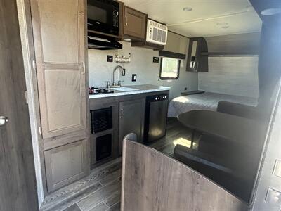 2021 Jayco Jayflight 195RB   - Photo 8 - Madera, CA 93636