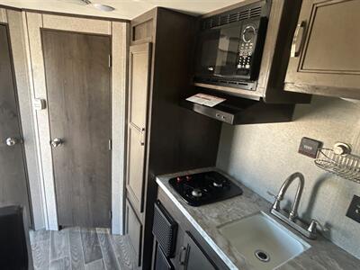 2021 Jayco Jayflight 195RB   - Photo 16 - Madera, CA 93636