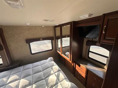 2013 Fleetwood Terra 33C   - Photo 14 - Madera, CA 93636