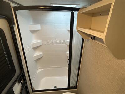 2024 Jayco Jay Feather 27BHB   - Photo 20 - Madera, CA 93636