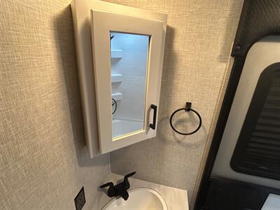 2024 Jayco Jay Feather 27BHB   - Photo 21 - Madera, CA 93636