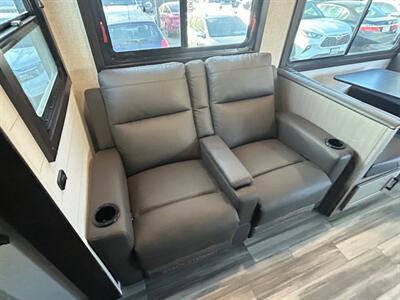 2024 Jayco Jay Feather 27BHB   - Photo 15 - Madera, CA 93636