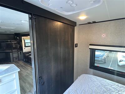 2024 Jayco Jay Feather 27BHB   - Photo 10 - Madera, CA 93636