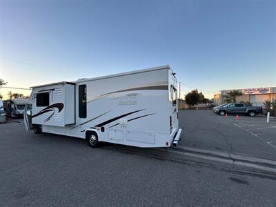 2014 Fleetwood Jamboree Searcher  31W - Photo 4 - Madera, CA 93636
