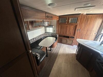 2019 Heartland MALLARD IDM 245   - Photo 14 - Madera, CA 93636
