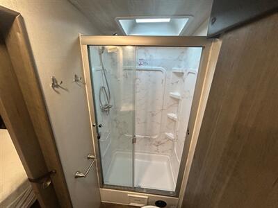 2023 Keystone Cougar 25RDSWE   - Photo 15 - Madera, CA 93636