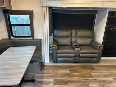 2023 Keystone Cougar 25RDSWE   - Photo 8 - Madera, CA 93636