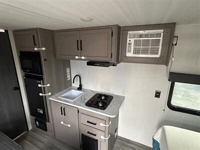 2024 Keystone Hideout 178RB   - Photo 10 - Madera, CA 93636