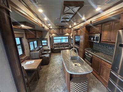 2019 Heartland Landmark Newport 365   - Photo 38 - Madera, CA 93636