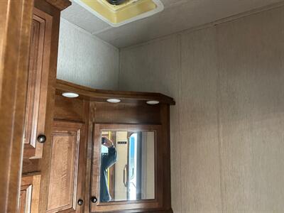 2019 Heartland Landmark Newport 365   - Photo 10 - Madera, CA 93636