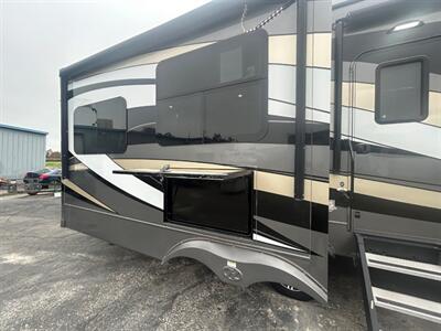 2019 Heartland Landmark Newport 365   - Photo 3 - Madera, CA 93636