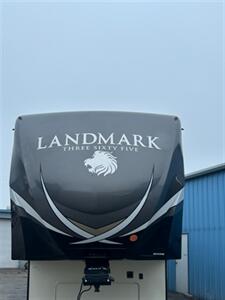 2019 Heartland Landmark Newport 365   - Photo 4 - Madera, CA 93636