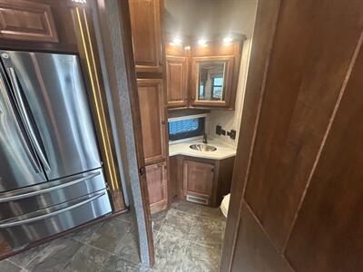 2019 Heartland Landmark Newport 365   - Photo 20 - Madera, CA 93636