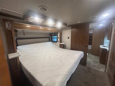 2019 Heartland Landmark Newport 365   - Photo 12 - Madera, CA 93636