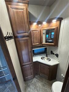 2019 Heartland Landmark Newport 365   - Photo 42 - Madera, CA 93636