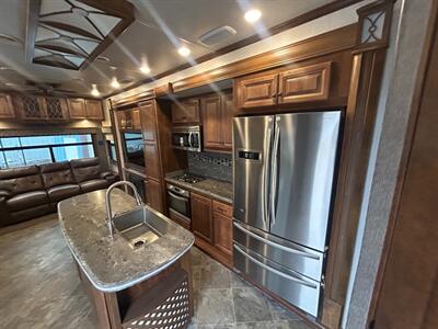 2019 Heartland Landmark Newport 365   - Photo 36 - Madera, CA 93636