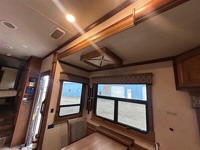 2019 Heartland Landmark Newport 365   - Photo 34 - Madera, CA 93636