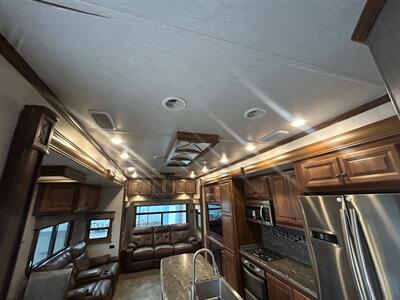 2019 Heartland Landmark Newport 365   - Photo 39 - Madera, CA 93636