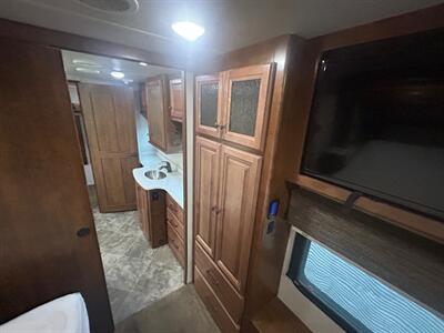 2019 Heartland Landmark Newport 365   - Photo 23 - Madera, CA 93636