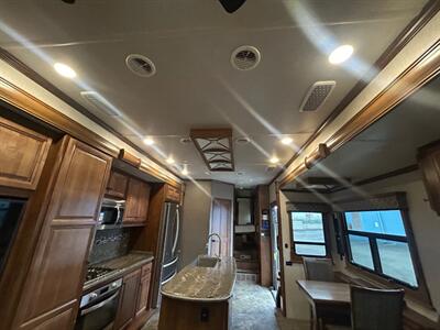 2019 Heartland Landmark Newport 365   - Photo 32 - Madera, CA 93636