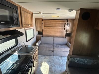 2018 Forest River Micro Light 19FD   - Photo 18 - Madera, CA 93636