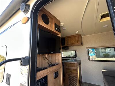 2018 Forest River Micro Light 19FD   - Photo 14 - Madera, CA 93636