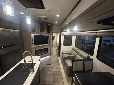2022 Crossroads RV Cameo 4051BH   - Photo 20 - Madera, CA 93636