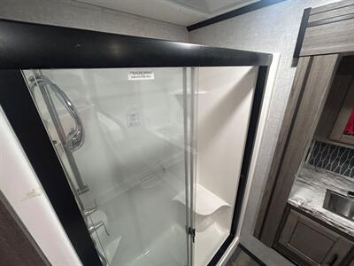 2022 Crossroads RV Cameo 4051BH   - Photo 13 - Madera, CA 93636