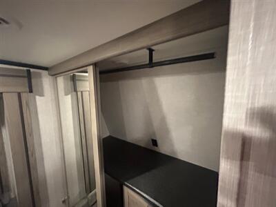 2022 Crossroads RV Cameo 4051BH   - Photo 34 - Madera, CA 93636