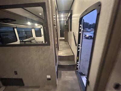 2022 Crossroads RV Cameo 4051BH   - Photo 28 - Madera, CA 93636