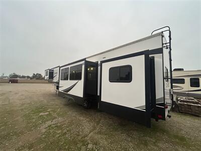 2022 Crossroads RV Cameo 4051BH   - Photo 4 - Madera, CA 93636