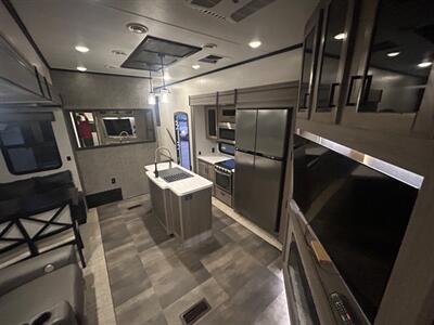 2022 Crossroads RV Cameo 4051BH   - Photo 26 - Madera, CA 93636