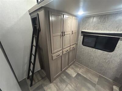 2022 Crossroads RV Cameo 4051BH   - Photo 22 - Madera, CA 93636