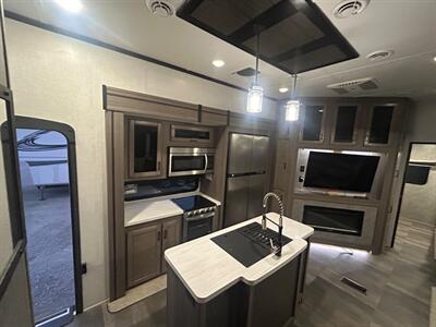 2022 Crossroads RV Cameo 4051BH   - Photo 19 - Madera, CA 93636