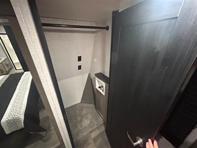 2022 Crossroads RV Cameo 4051BH   - Photo 15 - Madera, CA 93636