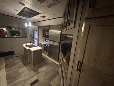 2022 Crossroads RV Cameo 4051BH   - Photo 9 - Madera, CA 93636