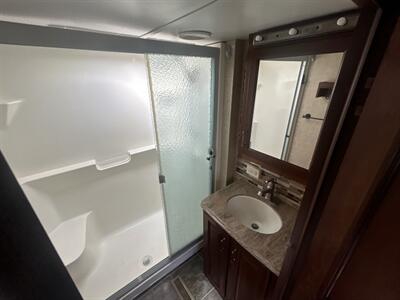 2014 Keystone Alpine 3450 RL   - Photo 14 - Madera, CA 93636