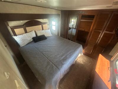 2014 Keystone Alpine 3450 RL   - Photo 17 - Madera, CA 93636