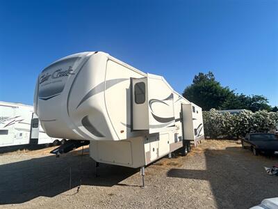 2017 FOREST RIVER CEDAR CREEK M-35IK   - Photo 6 - Madera, CA 93636