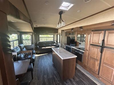 2017 FOREST RIVER CEDAR CREEK M-35IK   - Photo 8 - Madera, CA 93636