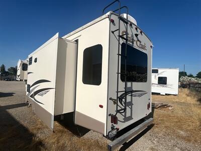 2017 FOREST RIVER CEDAR CREEK M-35IK   - Photo 3 - Madera, CA 93636