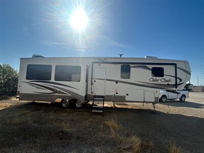 2017 FOREST RIVER CEDAR CREEK M-35IK   - Photo 2 - Madera, CA 93636