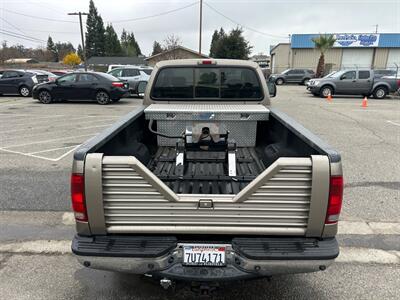 2005 Ford F-250 Super Duty Lariat   - Photo 4 - Madera, CA 93636