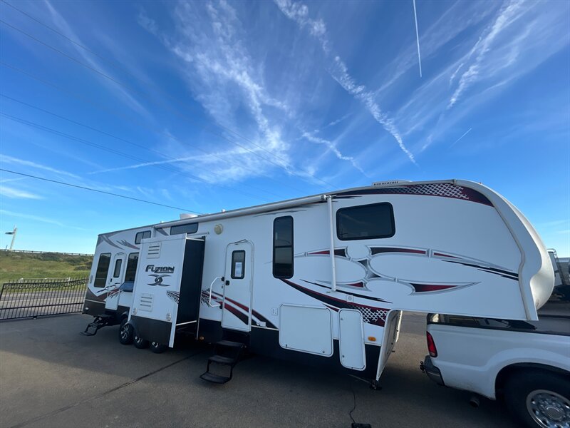 2011 Keystone Fusion FZ398   - Photo 1 - Madera, CA 93636