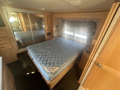 2004 Fleetwood Discovery 35M   - Photo 39 - Madera, CA 93636