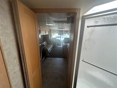 2004 Fleetwood Discovery 35M   - Photo 47 - Madera, CA 93636
