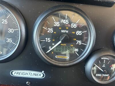 2004 Fleetwood Discovery 35M   - Photo 19 - Madera, CA 93636