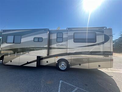 2004 Fleetwood Discovery 35M   - Photo 10 - Madera, CA 93636