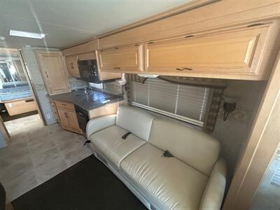 2004 Fleetwood Discovery 35M   - Photo 26 - Madera, CA 93636